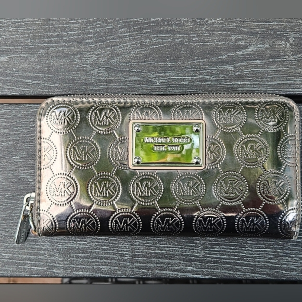 Michael Kors Metallic Silver Wallet